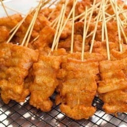 หมูทอดเสียบไม้ By.มิ้ง