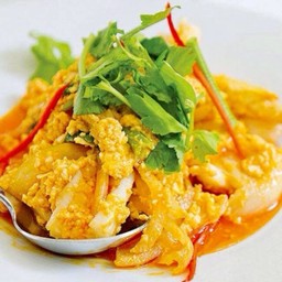 ปลาหมึกผัดผงกระหรี่