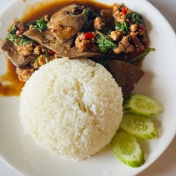 กระเพราหมูสับ+ตับหมู