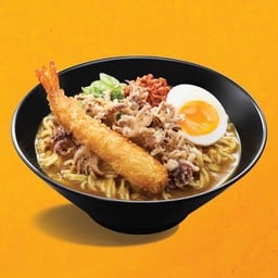 ราเมนแกงกะหรี่กุ้งชุบเกล็ดขนมปังทอดและหนวกปลาหมึกทอด