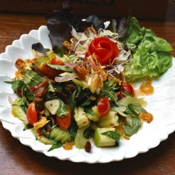 ยำเป็ดกรอบ