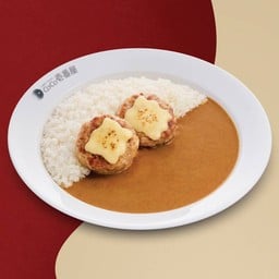 ข้าวแกงกะหรี่แฮมเบิร์กหมูและชีส