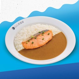 ข้าวแกงกะหรี่ปลาแซลมอนย่างเนย