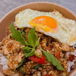 ข้าวกะเพราหมูสับ ไข่ดาว