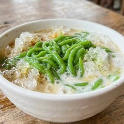 ลอดช่อง ราดน้ำกะทิเคี่ยวอบควันเทียน