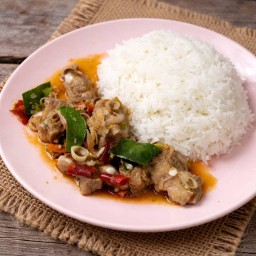 ข้าวซี่โครงอ่อนหมูผัดตะไคร้