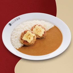 ข้าวแกงกะหรี่แฮมเบิร์กหมูและชีส