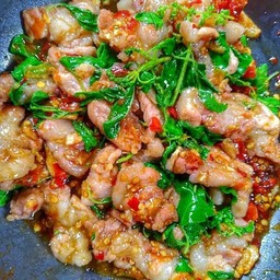 ผัดกะเพาหมูชิ้นราดข้าวสวยร้อนๆๆ.แบบจำโบ้โคตรอิ่ม