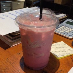 นมชมพูเย็น