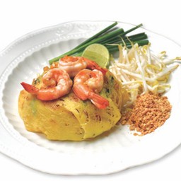 ผัดไทยกุ้งห่อไข่