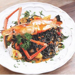 สปาเก็ตตีเส้นดำซอสต้มยำกุ้งแม่น้ำ