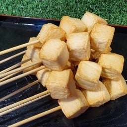 ลูกชิ้นทอดลูกสาวแม่ ข้าวกะเพรา & ข้าวไข่เจียวรสเด็ด