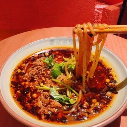 ก๋วยเตี๋ยวจีน 霜姐面馆（山城融合餐厅）