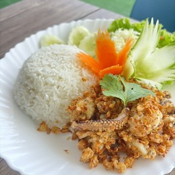 ข้าวปลาหมึกทอดกระเทียม