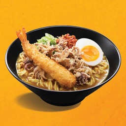 ราเมนแกงกะหรี่กุ้งชุบเกล็ดขนมปังทอดและหนวกปลาหมึกทอด