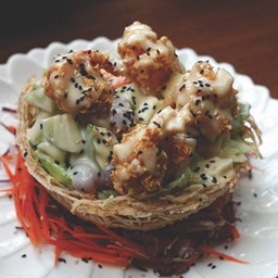 สลัดผลไม้กุ้งทอด