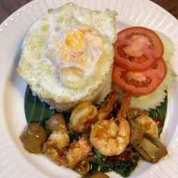 ข้าวกระเพรากุ้ง ไข่ดาว