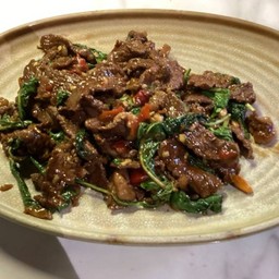 กระเพราเนื้อ Pikanya (กับข้าว)