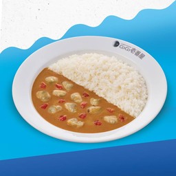 ข้าวแกงกะหรี่หอยลายและมะเขือเทศสับ