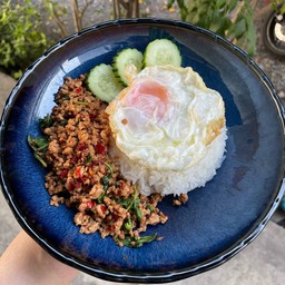ข้าวกระเพราพริกแห้ง
