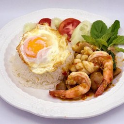 ข้าวกระเพราทะเล ไข่ดาว