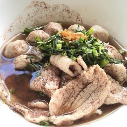 ก๋วยเตี๋ยว หมูสด ลูกชิ้น ตับ
