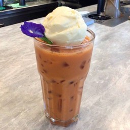 Ice Thai Tea Latte with Ice Cream