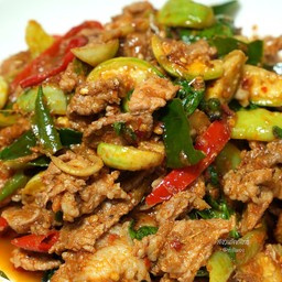 เนื้อผัดพริกแกงมะเขือ..ราดข้าวสวยร้อนๆๆ