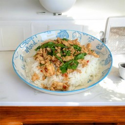 หอมกะเพรา หน้าซอย หมู่บ้านพฤกษา 3