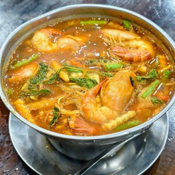 แกงส้มชะอมกุ้ง + ผักรวม