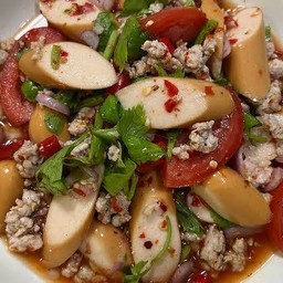 ยำไส้กรอกหมูสับ