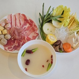 หมาล่าทั่ง (麻辣烫) ชาบูหมู(ทำสำเร็จ)