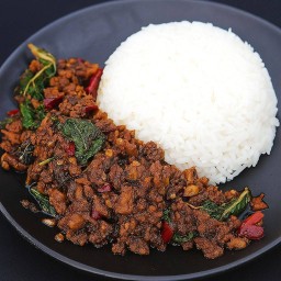 ข้าวกระเพราเนื้อสับ