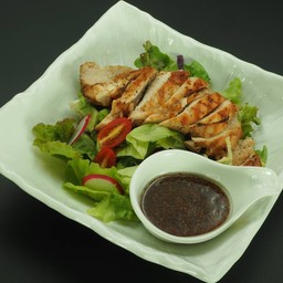 สลัดอกไก่ย่าง