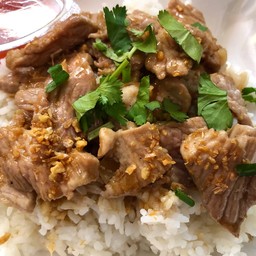 ข้าวราดหมูกระเทียม