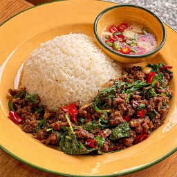 ข้าวกะเพราเนื้อสับ