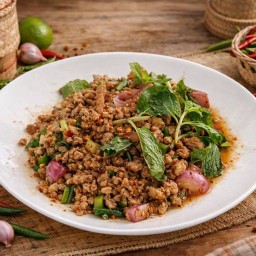 โบ&ปอง ลองแซ่บ ส้มตำ-ยำ-ลูกชิ้นปิ้ง ตลาด365