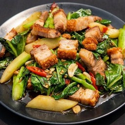 คะน้าหมูกรอบ (เป็นกับ)