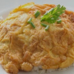 ข้าวไข่เจียวแบบไม่ใส่ผัก..พร้อมชอสพริก