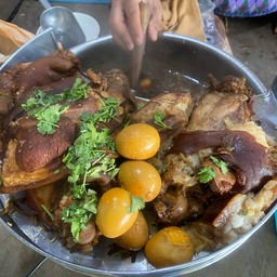 ขาหมูเป็นกับข้าว (ใหญ่)