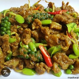 เนื้อผัดพริกแกงหน่อเหลียงใส่พริกไทยอ่อน