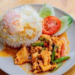 ข้าวผัดพริกแกงไก่