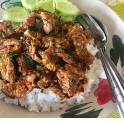 ข้าวเนื้อผัดพริกแกง
