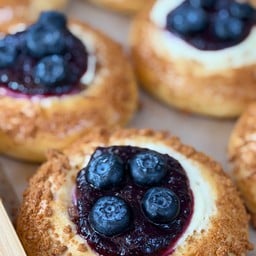 Cheesecake x Seasonal Fruit- Blueberry