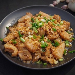 ไก่คั่วกระเทียม (เป็นกับ)