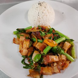 คะน้าปลาเค็ม-ราดข้าว