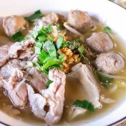เกาเหลาน้ำใสซุปไก่ดำ