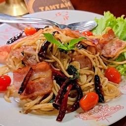 สปาเก็ตตี้เบคอนพริกแห้ง