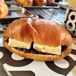 Shiopan Red Bean with French Butter ชิโอะปังถั่วแดงเนยฝรั่งเศส