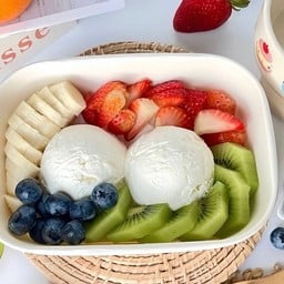 Berry & Kiwi Yogurt Bowl